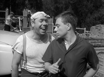 Кадр из фильма «Берегись автомобиля»